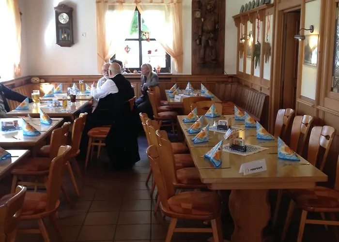 Hausener Dorfkrug 3* פרנקפורט