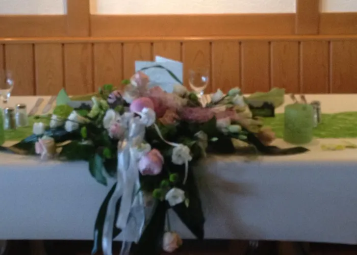 Отель Hausener Dorfkrug 3*